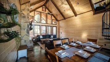 House | 5 bedrooms, high-speed internet