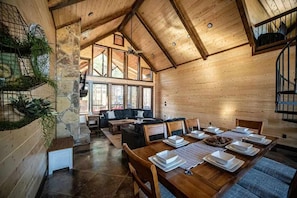 House | 5 bedrooms, Internet - Sleeps 13 Hot Tub Arcade Firepit Games (Broken Bow)