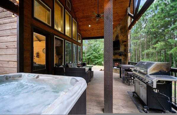 House | 5 bedrooms, Internet - Sleeps 13 Hot Tub Arcade Firepit Games (Broken Bow)