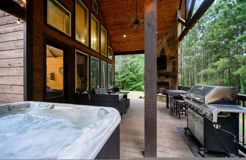 Sleeps 13 Hot Tub Arcade Firepit Games