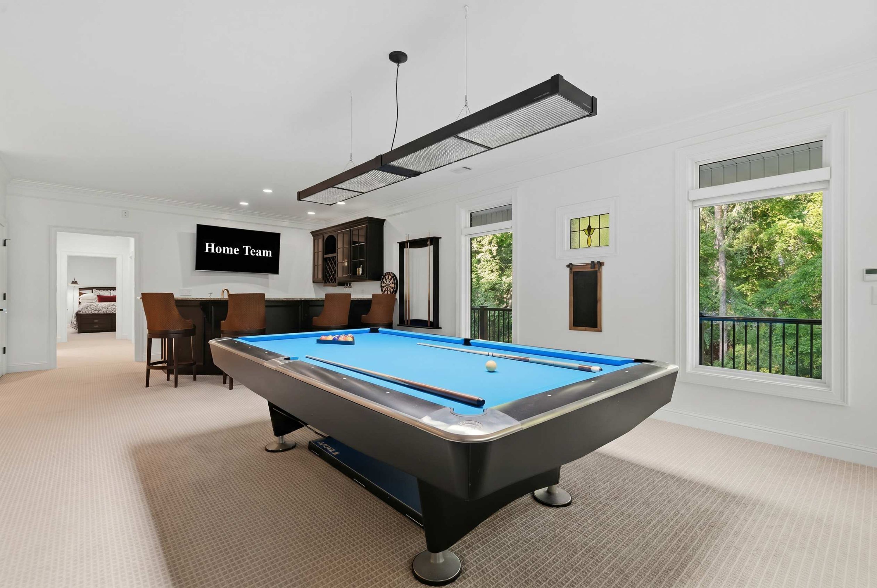 House | 5 bedrooms, high-speed internet