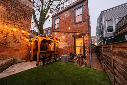 Velvet Haus Downtown 3rd Floor Deck Backyard