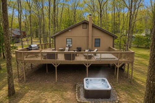 Poconos Retreat Hot Tub Firepits Sleeps 16
