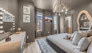 House - The Modern Honkey Rooftop Hot Tub Sleeps 12 (Nashville)