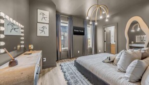 House - The Modern Honkey Rooftop Hot Tub Sleeps 12 (Nashville)