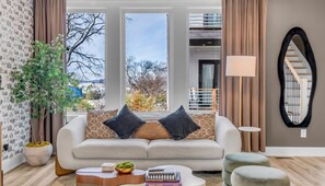 House - The Modern Honkey Rooftop Hot Tub Sleeps 12 (Nashville)