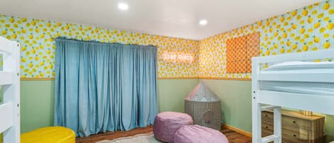 House | 4 bedrooms, high-speed internet