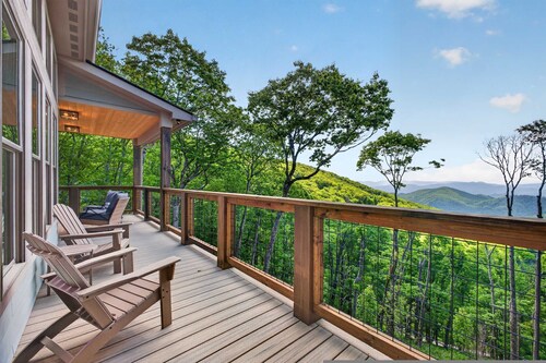 Epic Mountain Views Deck Firepit Amenities