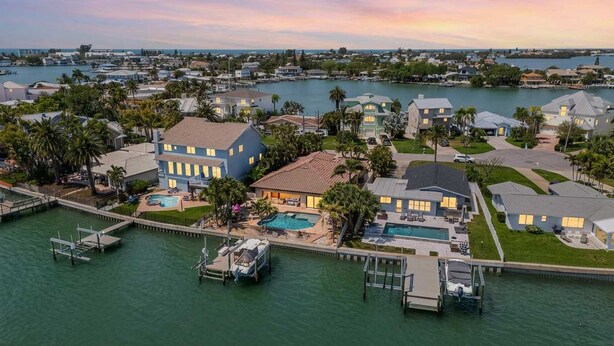 A residential area with houses, a dock, and a marina. - Harbor Villa Waterfront Pool Spa Firepit (Indian Rocks Beach)