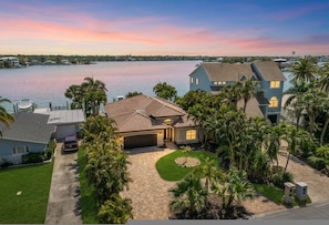 Room - Harbor Villa Waterfront Pool Spa Firepit (Indian Rocks Beach)