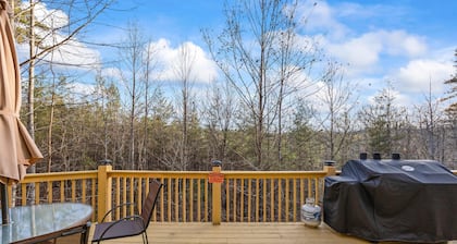 Cozy Cabin in Mountains Firepit Views Games