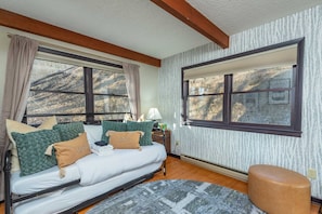 House | 4 bedrooms, Internet - Mountain Retreat Views Sauna Hot Tub Arcade (Mars Hill)