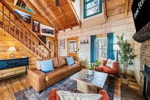 Room - Luxe Mountain Escape - Fire Pit - Hot Tub - Sauna (Sevierville)