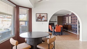 House - Epic Family Getaway Speakeasy Pool Basketball (Glendale)