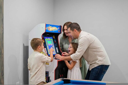 Sleeps 16 Hot Tub Arcade Resort Amenities