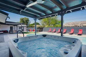 A hot tub with a pool in the background, outdoor seating, and a covered area. - Casa Mesa Private Paradise w Pool Putt Games (Mesa)