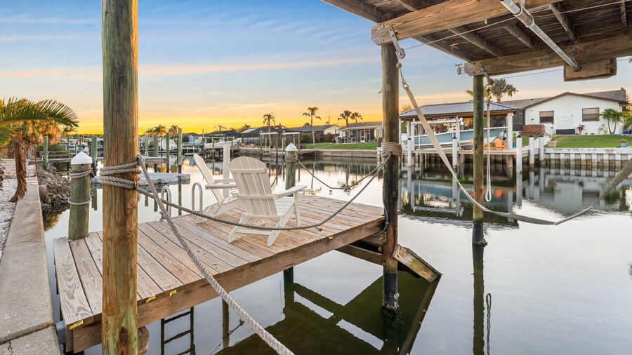 Private Dock Heated Pool Hot Tub Game Room Fun