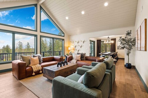 Lakeside Montana Hot Tub Game Room