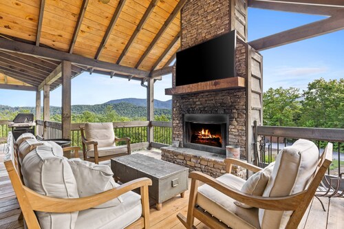 Surreal Views Outdoor Fireplace Pool Table Hot Tub