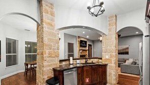 House - The Cove Heated Pool Lake Access (Denton)