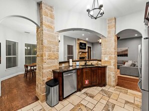 Rumah | 6 kamar tidur dan internet