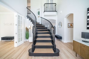 6 habitaciones y acceso a internet 