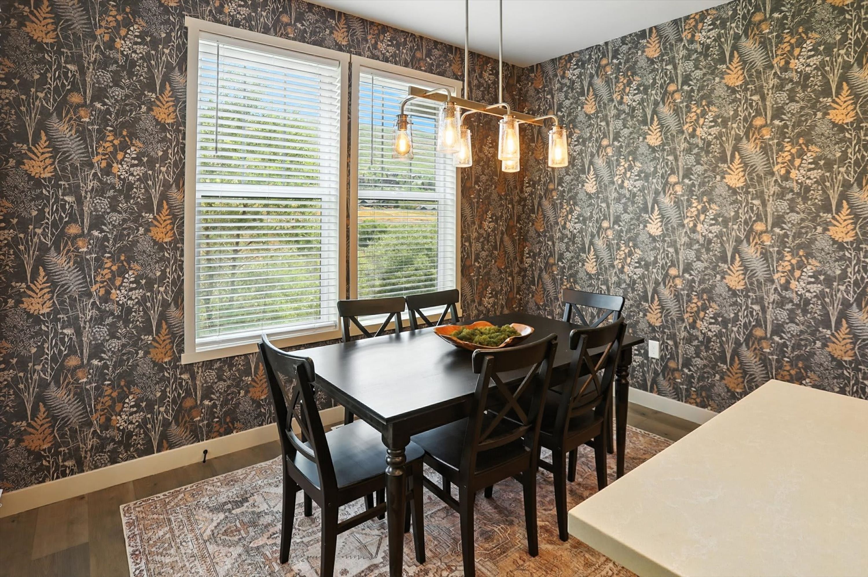House | 4 bedrooms, high-speed internet