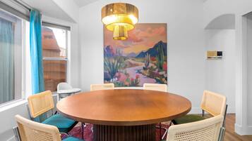 House | 5 bedrooms, high-speed internet