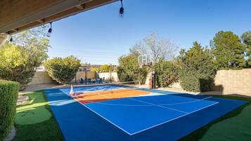 House | 5 bedrooms, high-speed internet