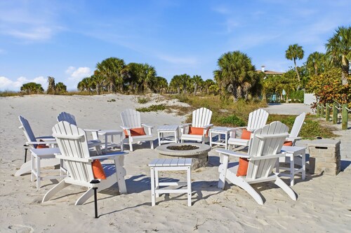 Award-winning Private Beach Breathtaking Sunsets