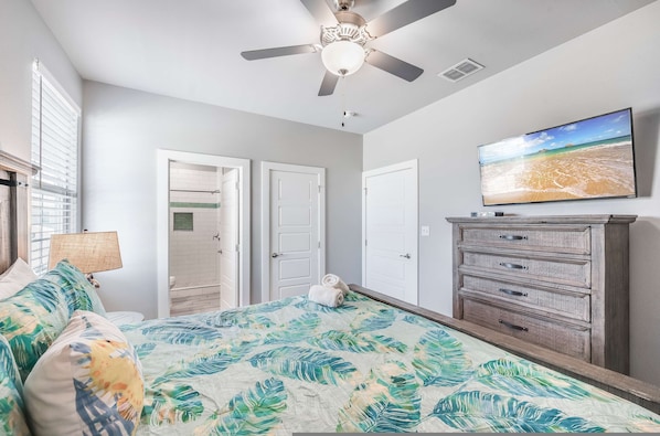 Room - Spacious Townhouse Walk to Beach Resort Pool (Port Aransas)