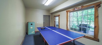 Sleeps 16 Hot Tub Sauna Dogs Welcome Ping Pong