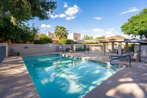 House - The Haven Private 3BR Pools Courts Firepit (Scottsdale)