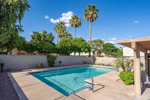 House - The Haven Private 3BR Pools Courts Firepit (Scottsdale)