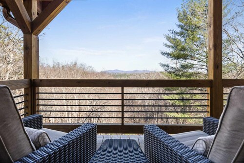 Stunning Views Sleeps 10 - Hot Tub - 2 Fireplaces