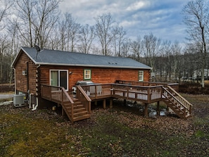 6 bedrooms, Internet - Mountain Retreat Hot Tub Game Room Basketball (Parryville)