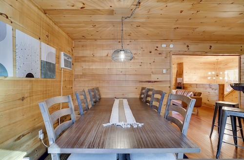Mountain Retreat Hot Tub Game Room Basketball