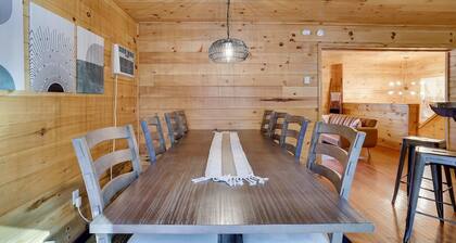 Mountain Retreat Hot Tub Game Room Basketball