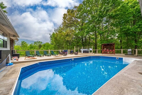 Wellsprings Retreat Smoky Mtn Views Sleeps 12