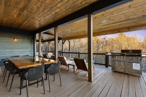 Mtn Views Theater Hot Tub 5 King Suites