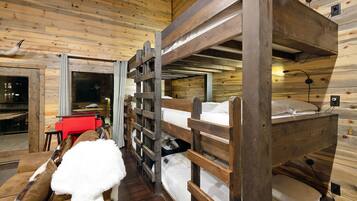 House | 5 bedrooms, high-speed internet