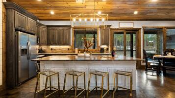 House | 5 bedrooms, high-speed internet
