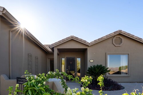 Suncrest Retreat - Pool Pickleball Theater