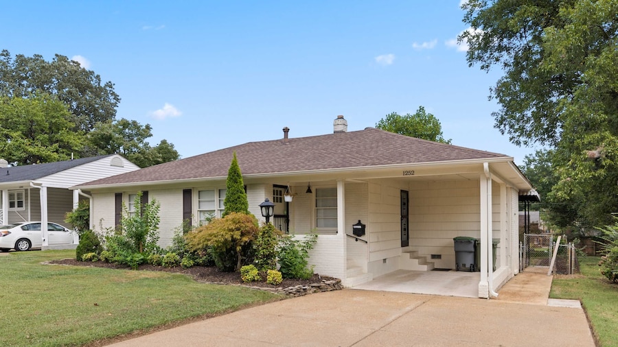Modern Memphis Retreat - Sleeps 7 - Fireplace