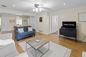 House - Modern Memphis Retreat - Sleeps 7 - Fireplace (Memphis)