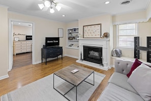 House - Modern Memphis Retreat - Sleeps 7 - Fireplace (Memphis)