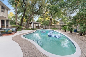 A swimming pool with lounge chairs and a barbecue area. - Cowboy Cove Pool - Hot Tub - Arcade - Games (Austin)