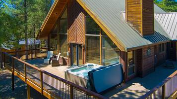 House | 5 bedrooms, high-speed internet