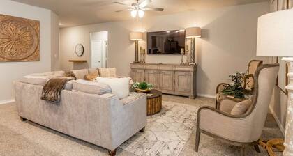 10 Minutes to Stadium Spacious 3BR Gameroom