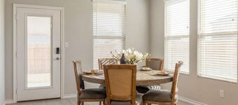 10 Minutes to Stadium Spacious 3BR Gameroom